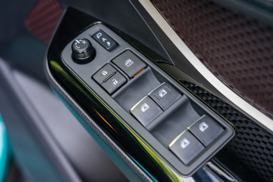 How Auto Glass Shops Handle Modern Power Windows in Houston, TX How Auto Glass Shops Handle Modern Power Windows in Houston, TX